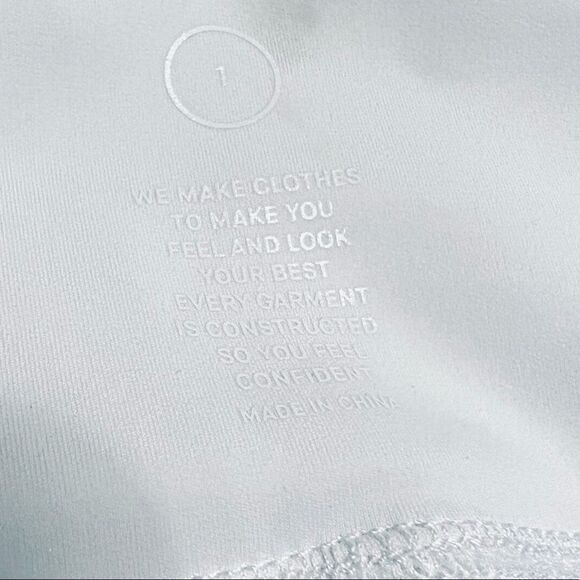 Good American ESSENTIAL BIKE SHORT White  Athleisure Athletic Shorts Size Small - Picture 4 of 15